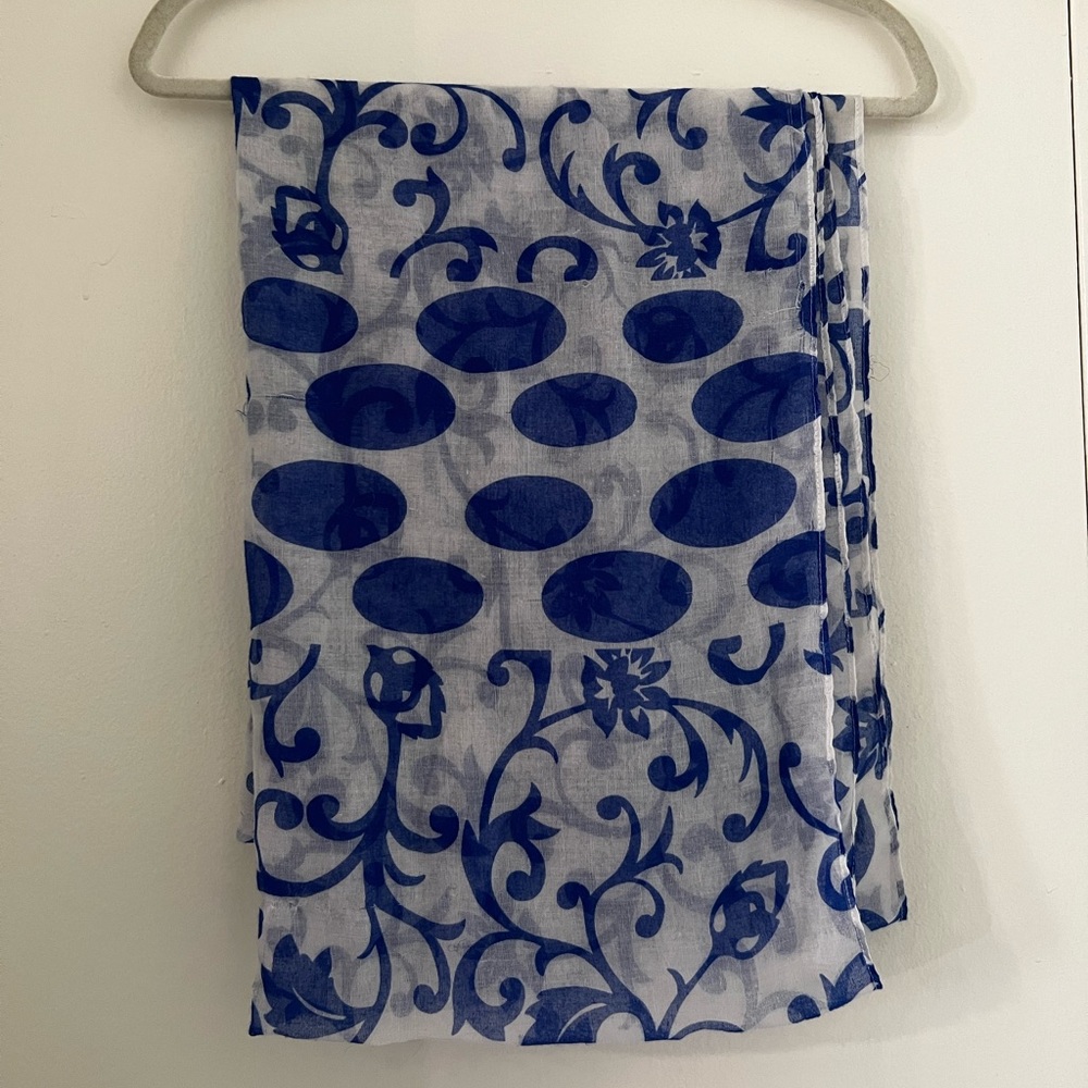 Blue infinity scarf with pretty design